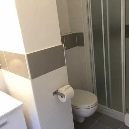 بيت ريفي Le Relais De Monti مينتون