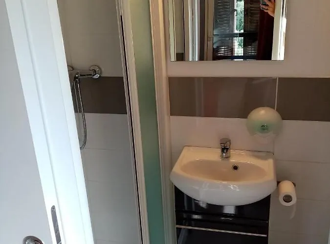 Le Relais De Monti 2* Ментона