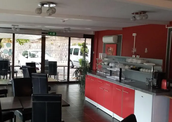 Le Relais De Monti Han/Misafirhane Menton